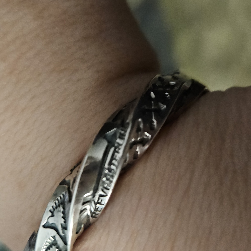 SUNSHINE REEVES Twisted Stamped Sterling Silver Arrow Cuff - Picture 6 of 6